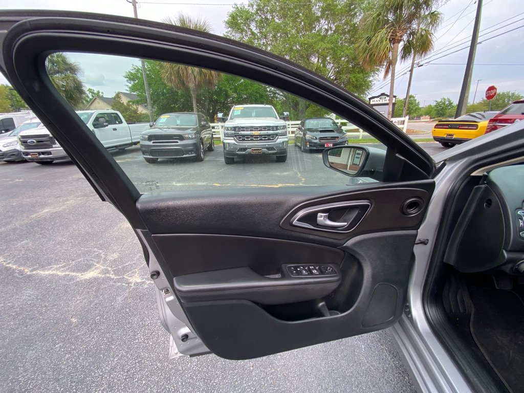 Used 2017 Chrysler 200 Limited Platinum FWD image 24