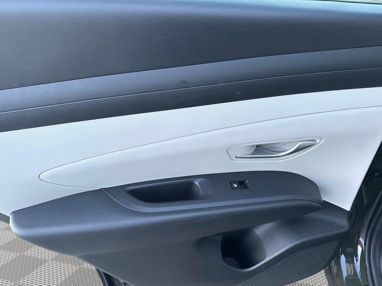 Certified 2025 Hyundai Tucson SE AWD/4WD image 11