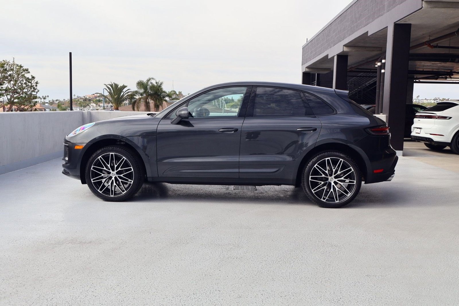 Certified 2025 Porsche Macan image 2