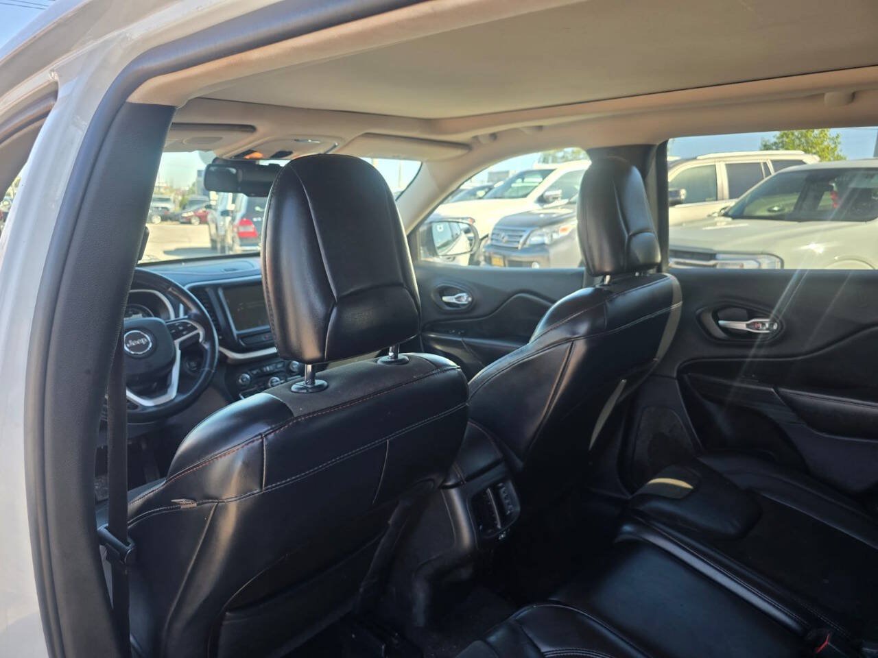 Used 2016 Jeep Cherokee Trailhawk w/ Comfort/Convenience Group AWD/4WD image 26