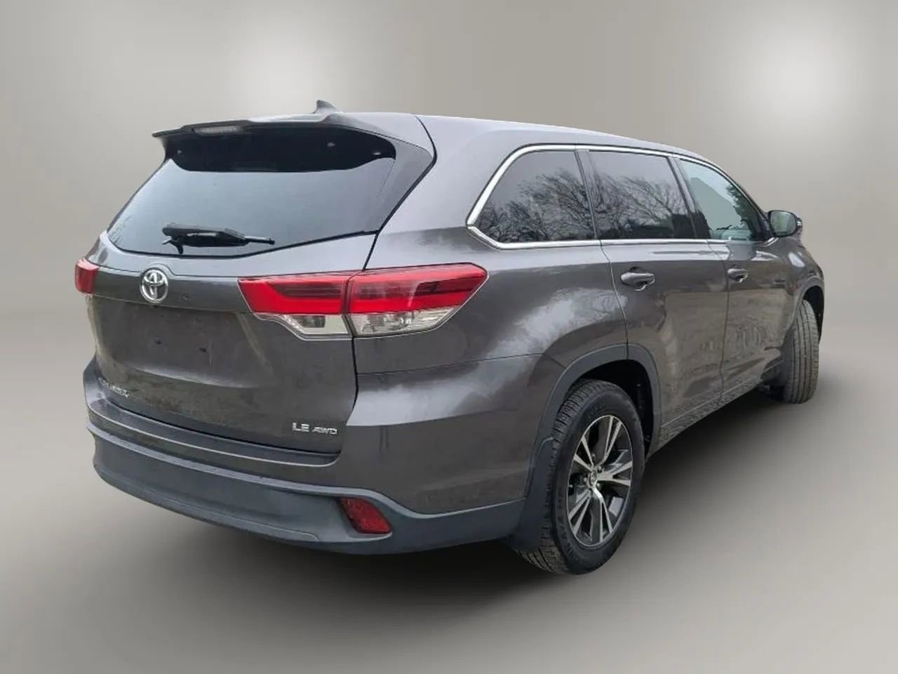 Used 2017 Toyota Highlander Plus AWD/4WD image 7