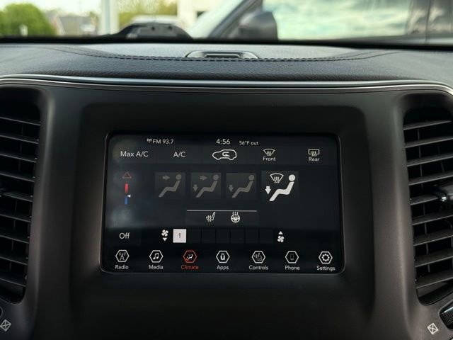 Used 2020 Jeep Cherokee Latitude w/ Cold Weather Group AWD/4WD image 22