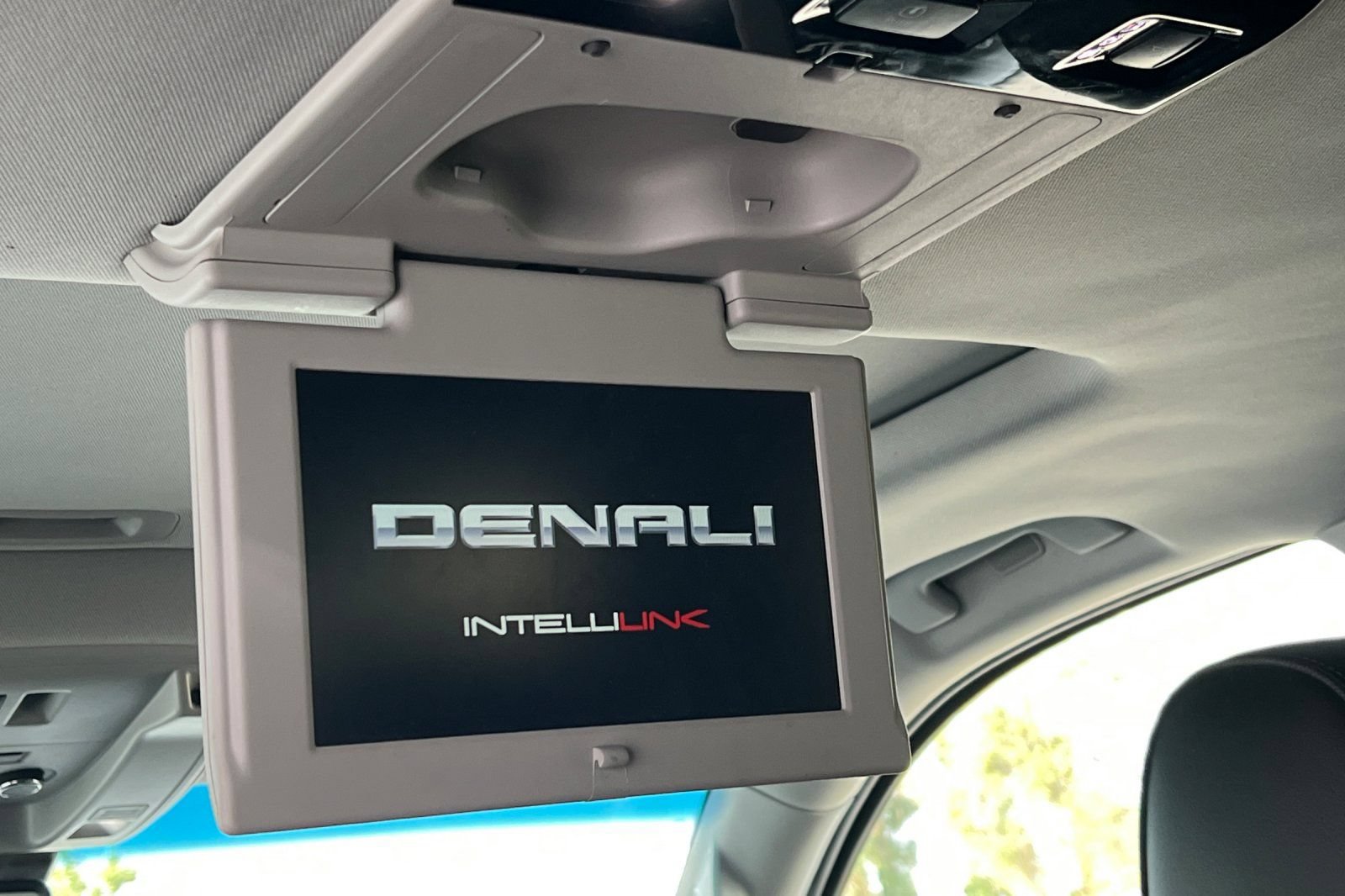 Used 2018 GMC Yukon XL Denali w/ Denali Ultimate Package AWD/4WD image 12