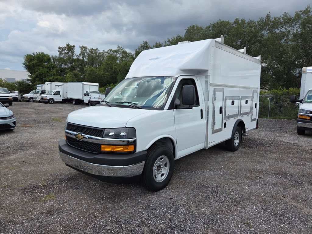 New 2026 Chevrolet Express 3500 RWD image 4