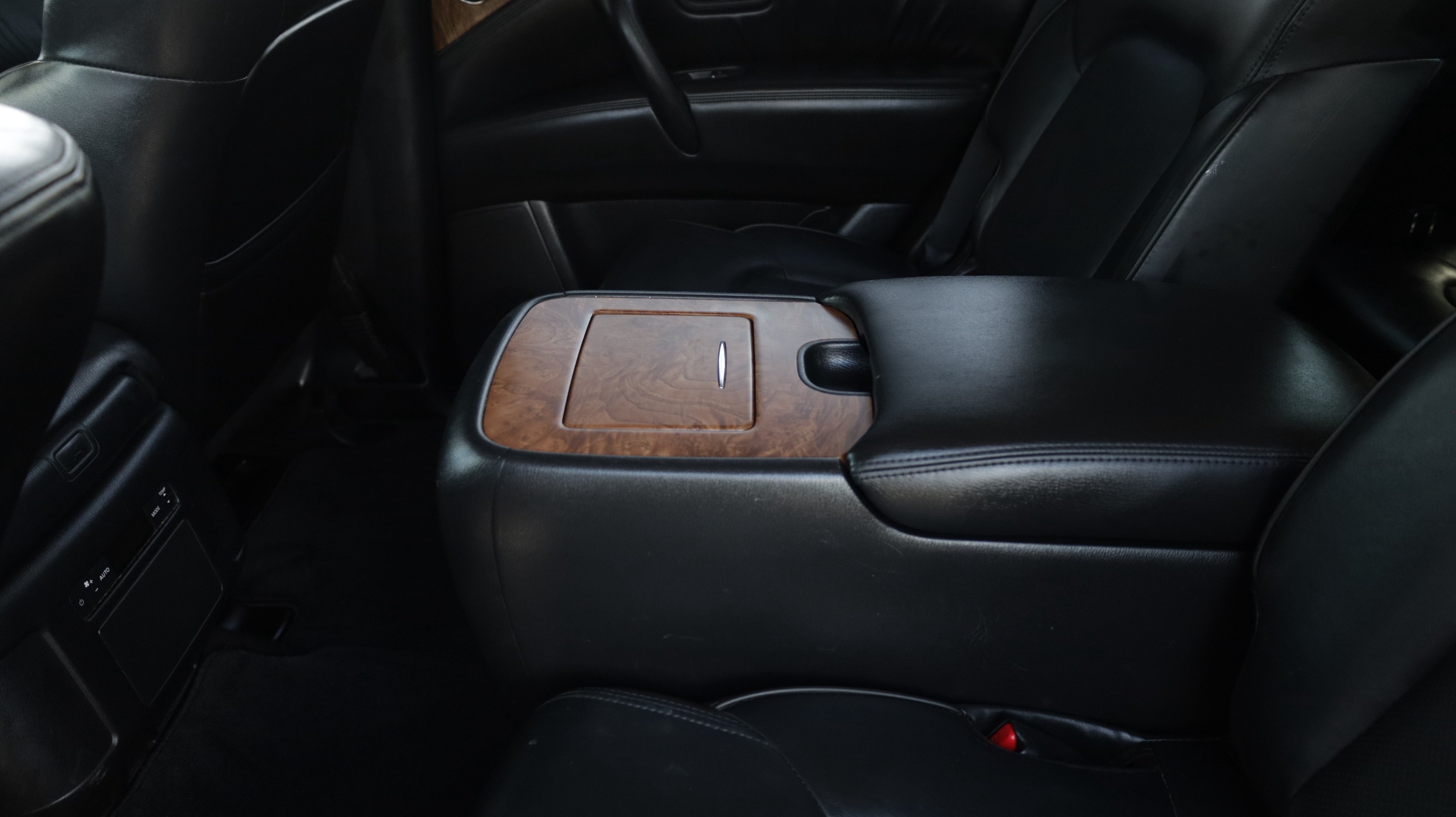 Used 2021 Nissan Armada SL w/ Captain's Chairs Package AWD/4WD image 11