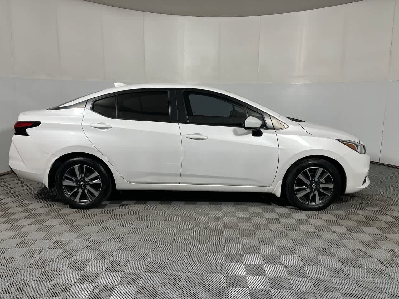 Used 2022 Nissan Versa SV FWD image 9