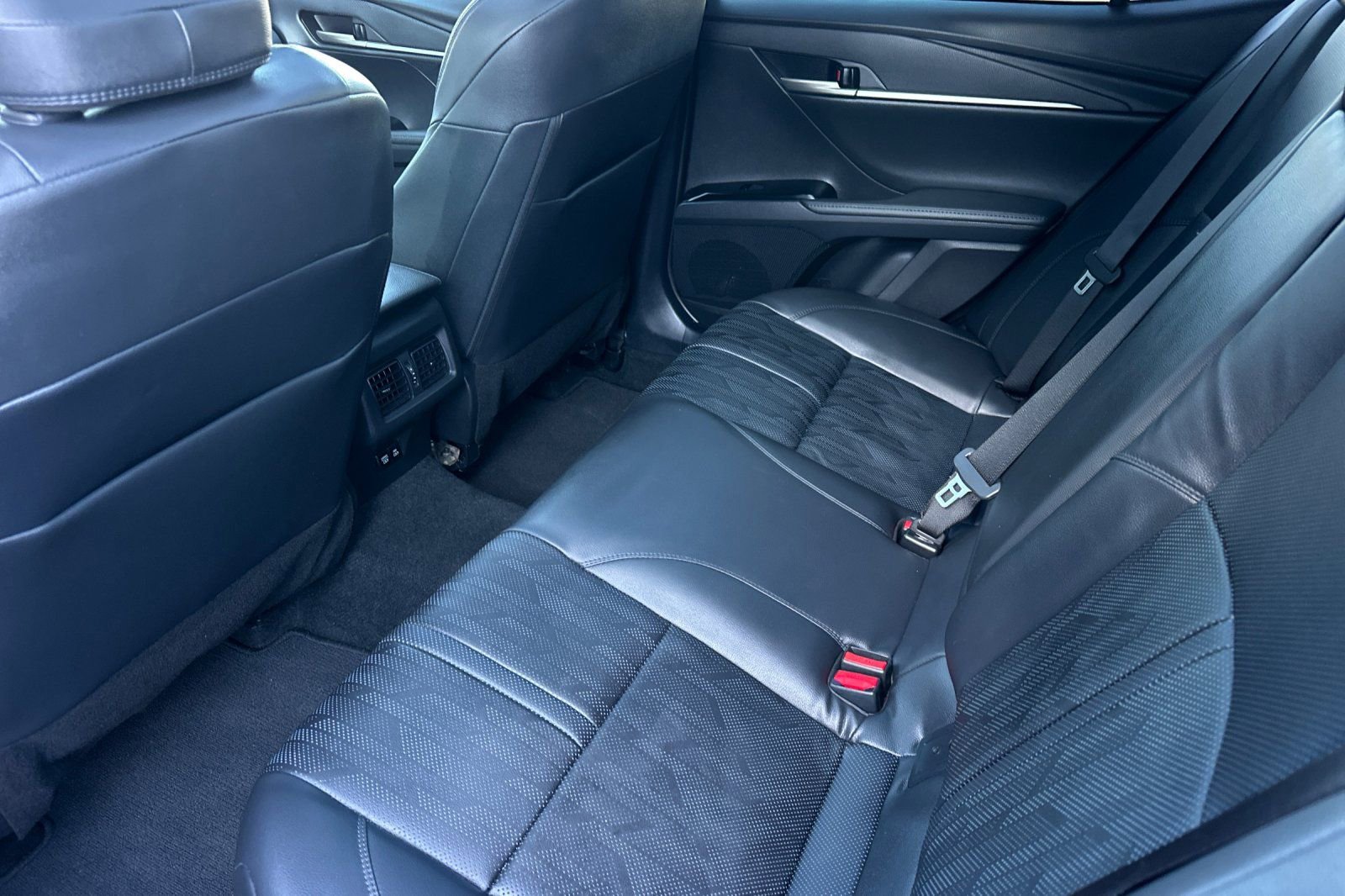 Used 2025 Toyota Camry XSE FWD image 14