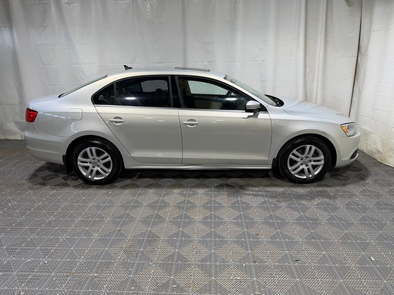 Used 2012 Volkswagen Jetta TDI FWD image 9
