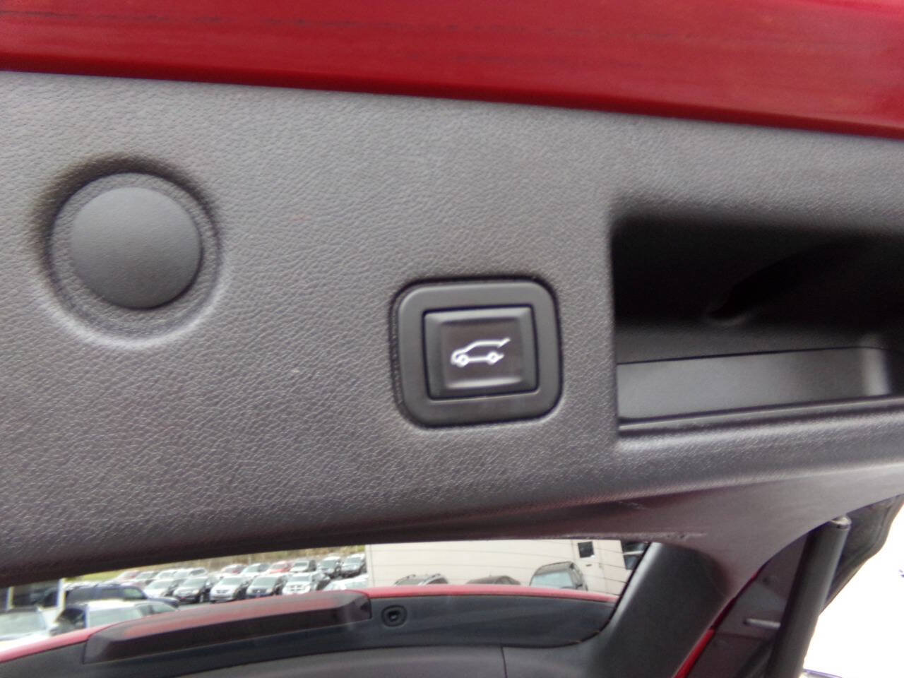 Used 2018 Chevrolet Equinox LT FWD image 16
