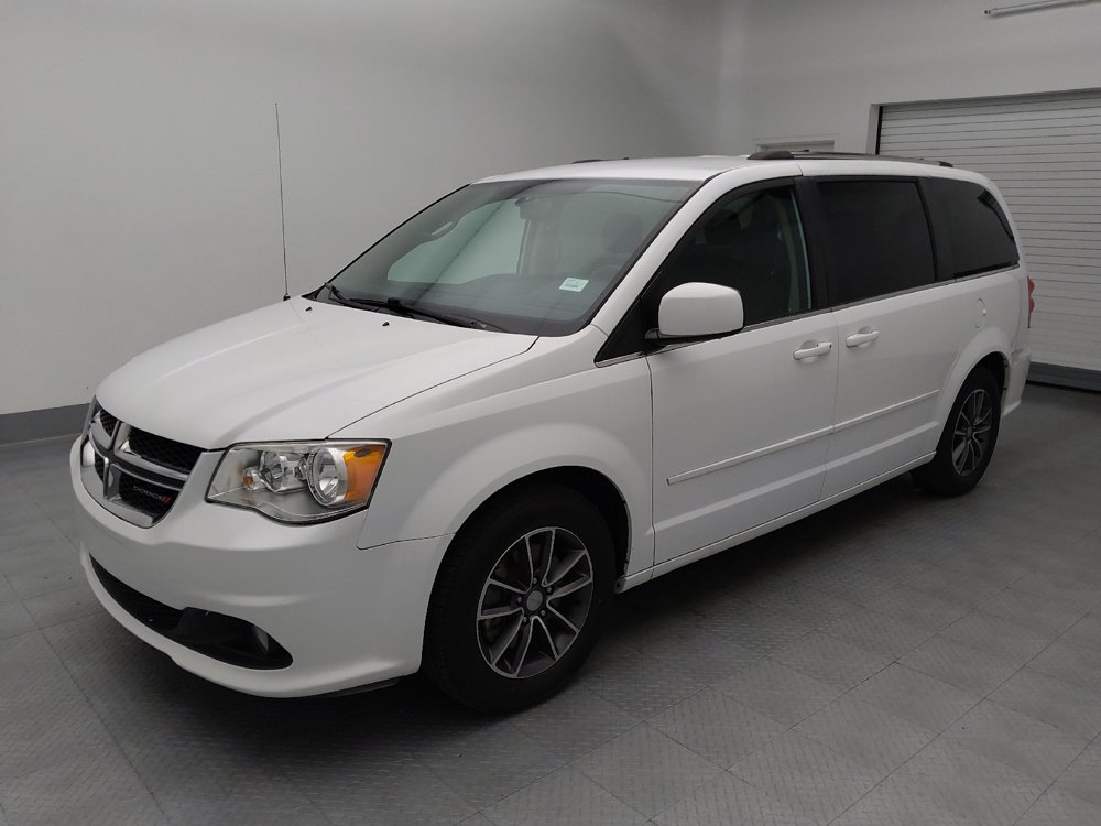 Used 2017 Dodge Grand Caravan SXT FWD image 2