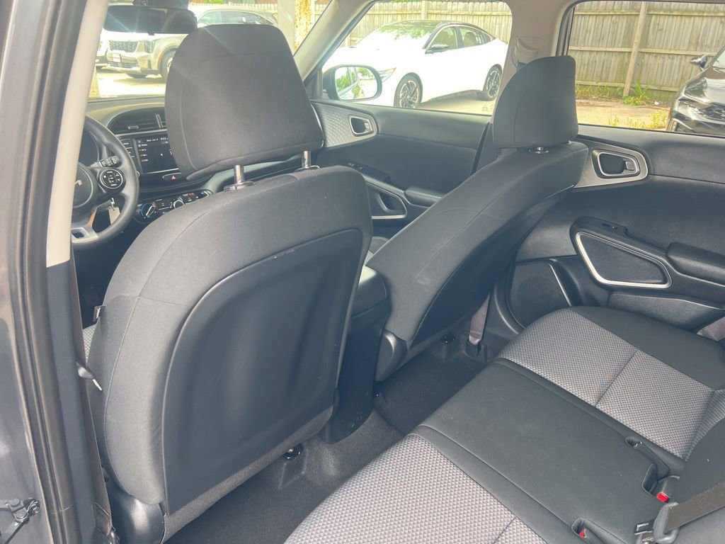 Certified 2022 Kia Soul LX w/ Technology Package FWD image 9