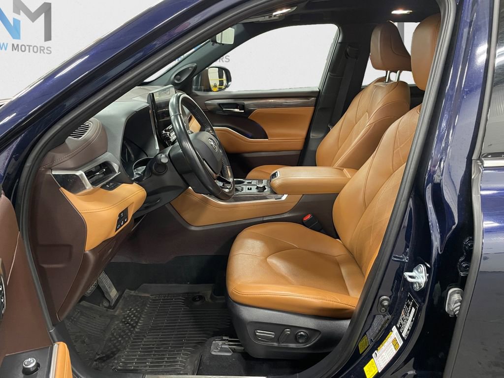 Used 2021 Toyota Highlander Platinum image 9