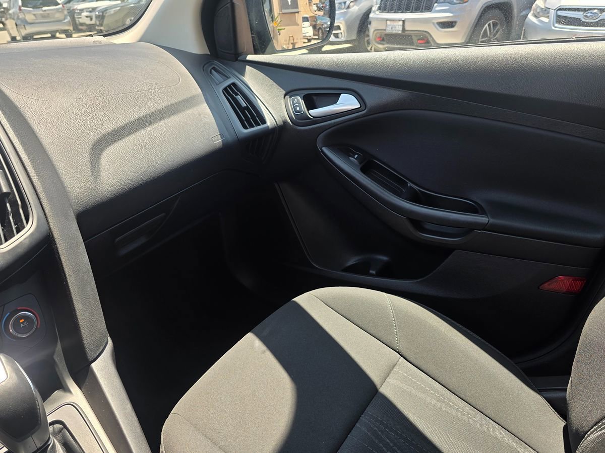 Used 2016 Ford Focus SE FWD image 30