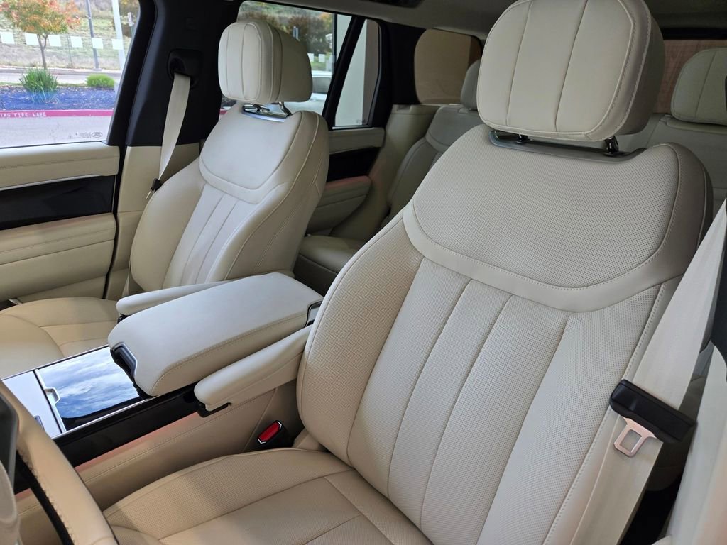 New 2025 Land Rover Range Rover SE image 35
