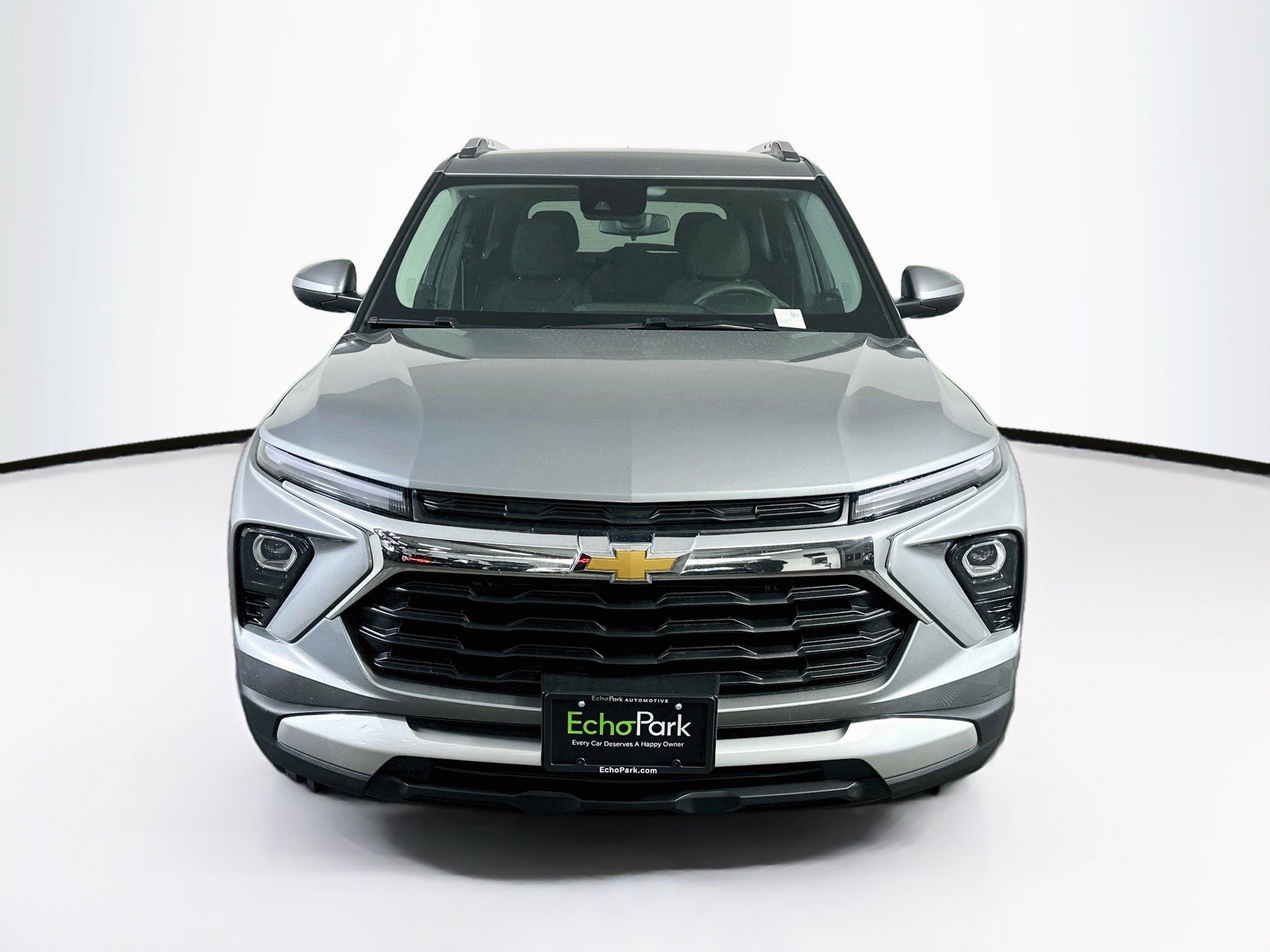Used 2025 Chevrolet TrailBlazer LT FWD image 2