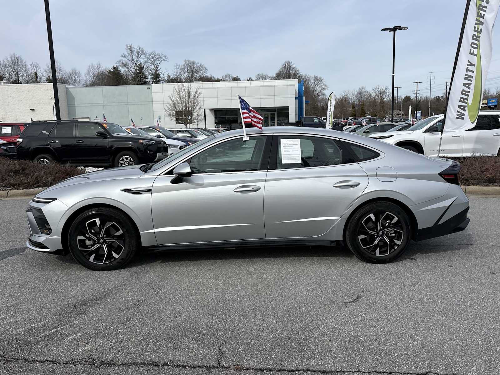 Used 2025 Hyundai Sonata SEL FWD image 5