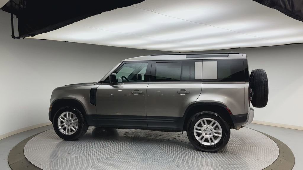 Used 2025 Land Rover Defender 110 S image 5