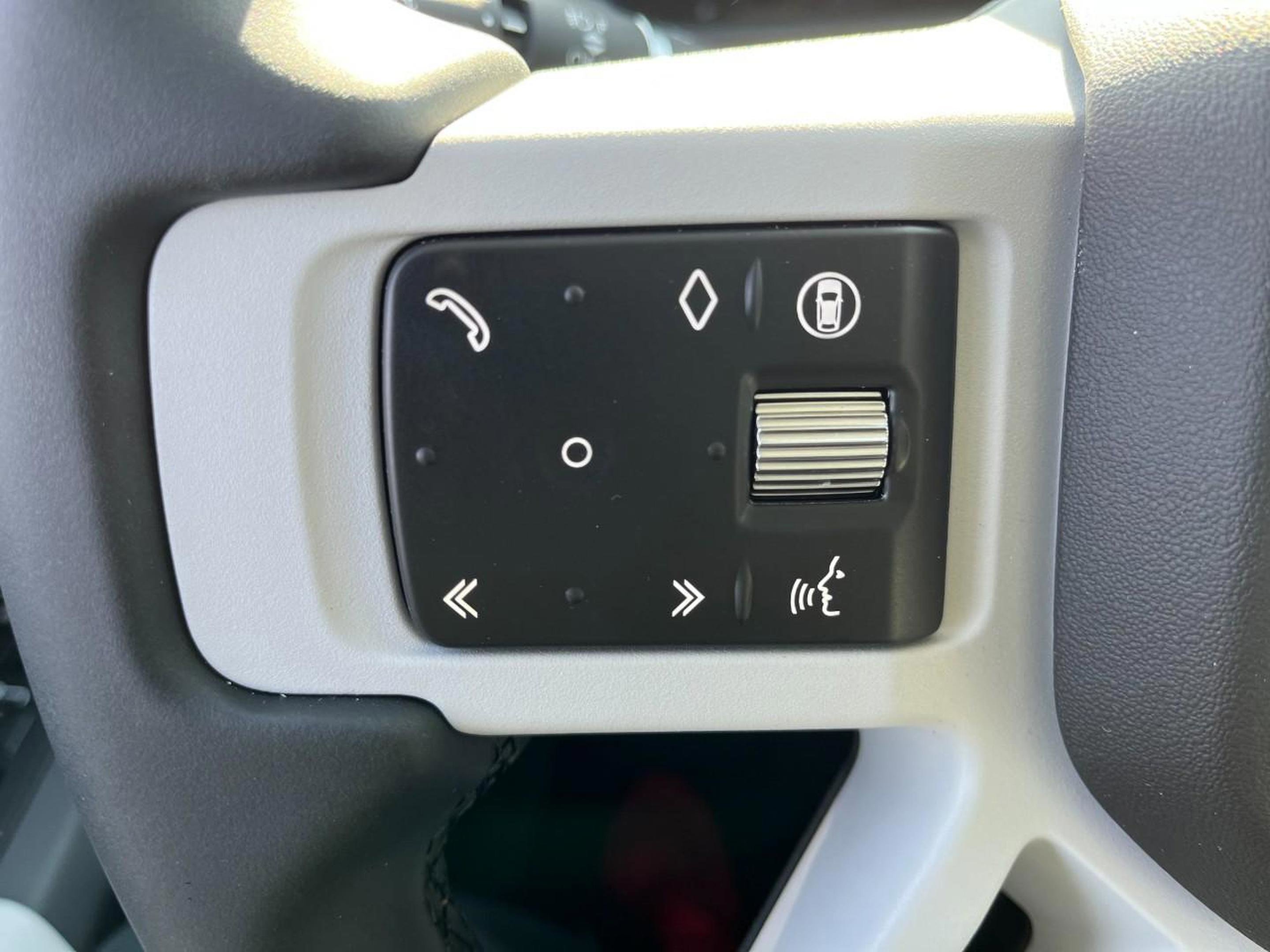 Certified 2025 Land Rover Defender 110 X-Dynamic SE image 20