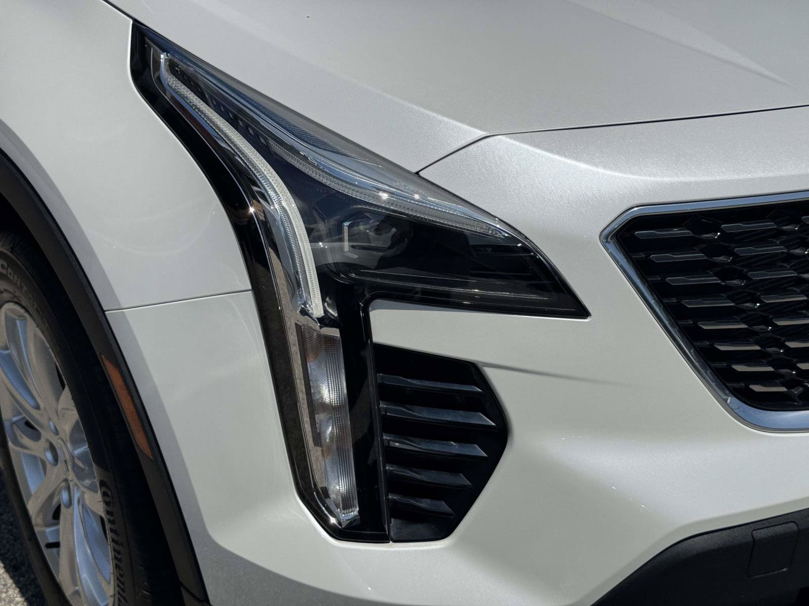 Certified 2023 Cadillac XT4 Luxury w/ Cold Weather Package AWD/4WD image 5