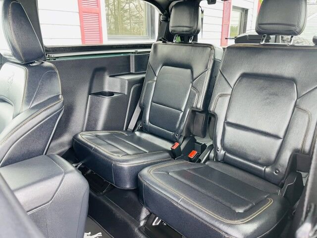 Used 2023 Ford Bronco Badlands w/ Sasquatch Package AWD/4WD image 9
