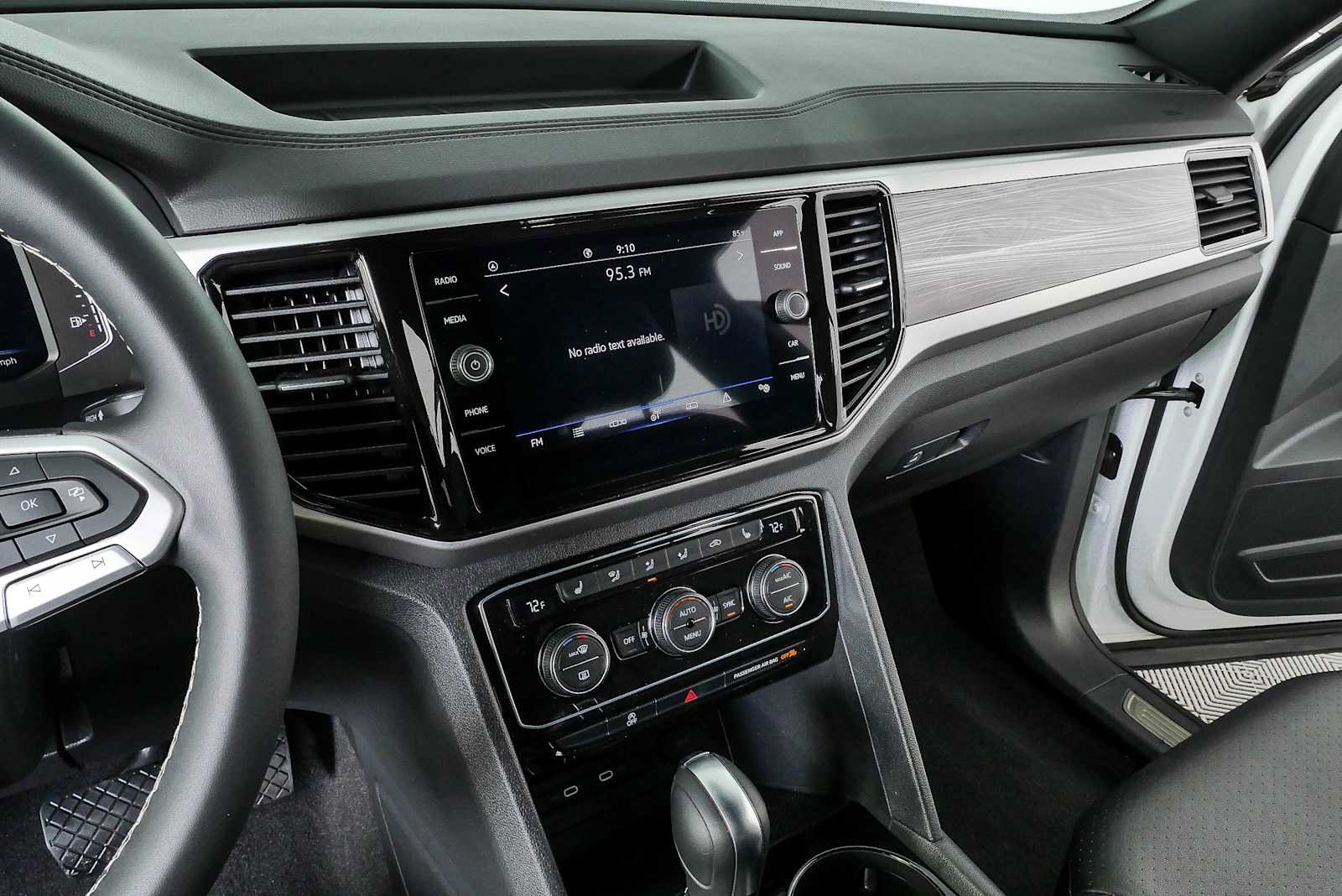 Certified 2023 Volkswagen Atlas Cross Sport SE FWD image 12