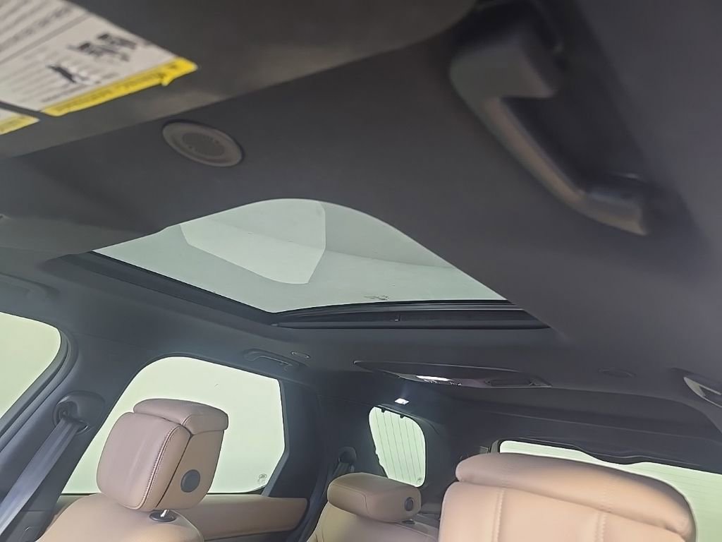 Used 2023 Land Rover Discovery HSE R-Dynamic image 17