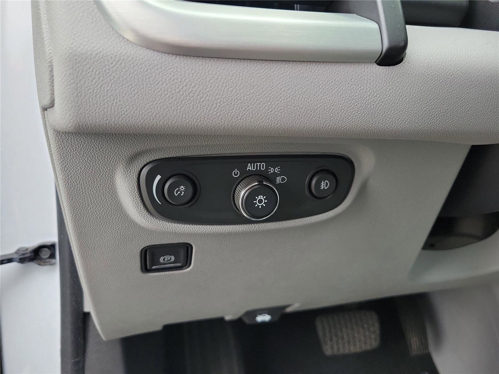 Used 2023 GMC Terrain SLT image 23