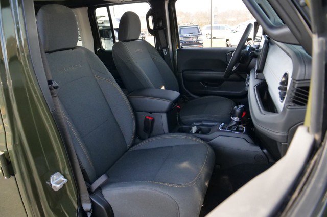 Used 2024 Jeep Wrangler Unlimited Sahara w/ Technology Group image 36