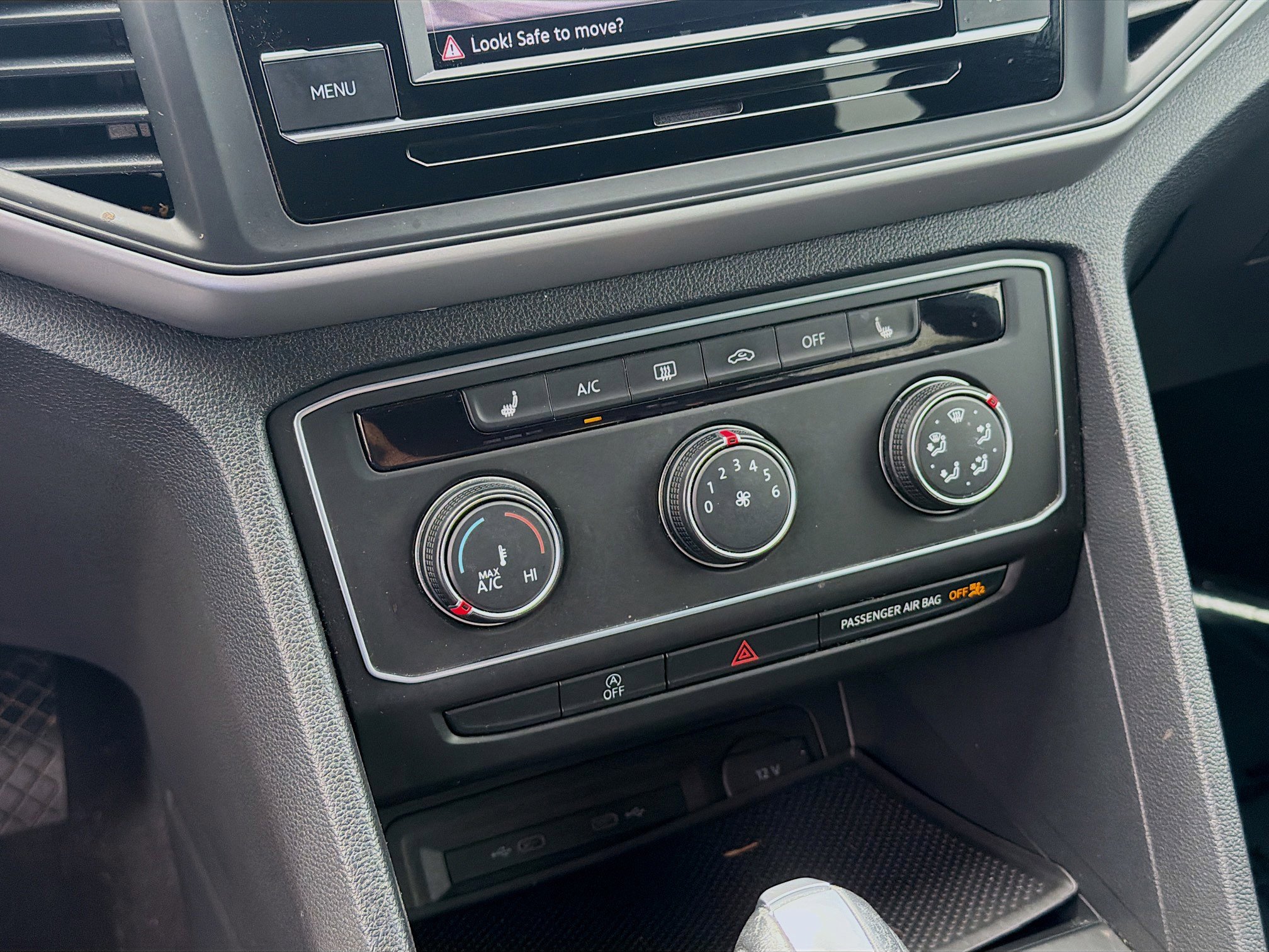 Used 2022 Volkswagen Atlas Cross Sport SE image 14