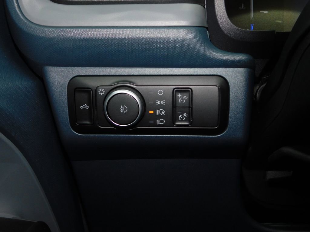 Used 2025 Ford Maverick Lobo AWD/4WD image 28
