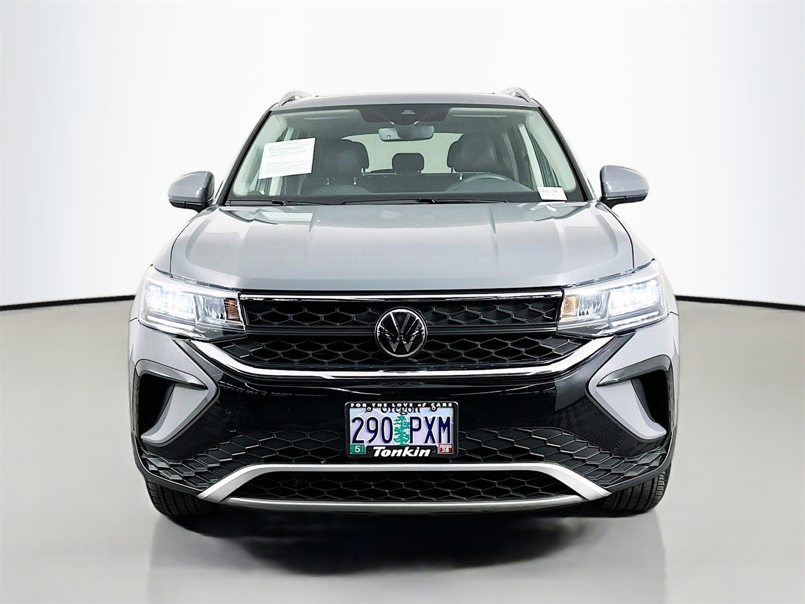 Used 2024 Volkswagen Taos SE w/ Panoramic Sunroof Package image 2