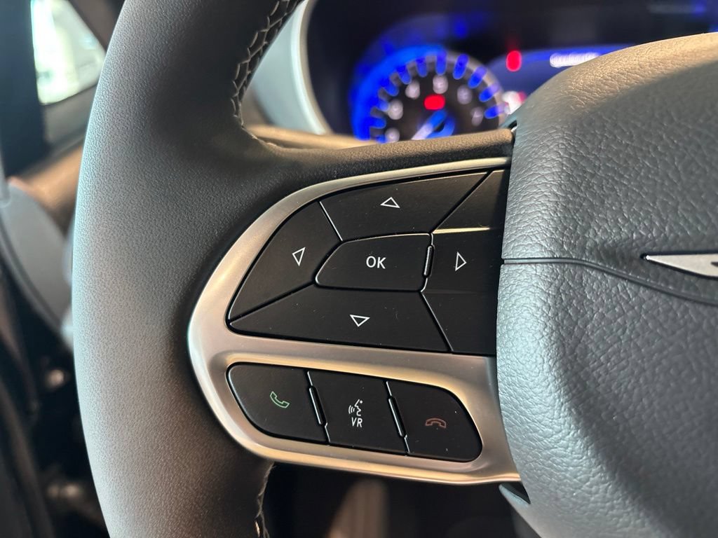 New 2027 Chrysler Pacifica Select FWD image 10