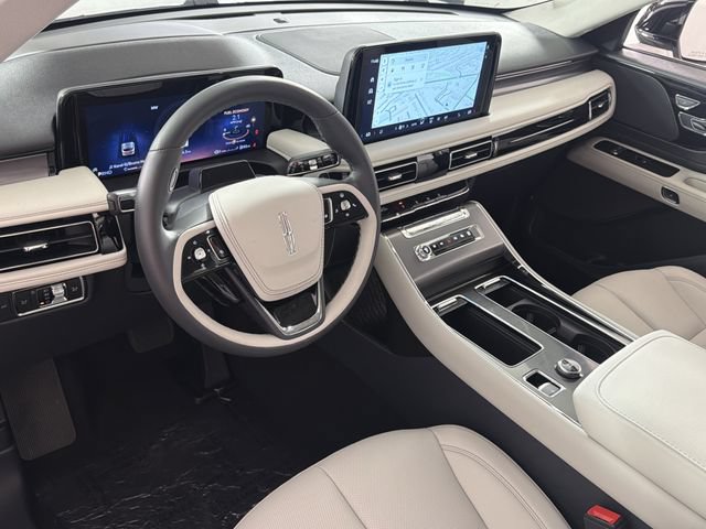 New 2026 Lincoln Aviator AWD image 2