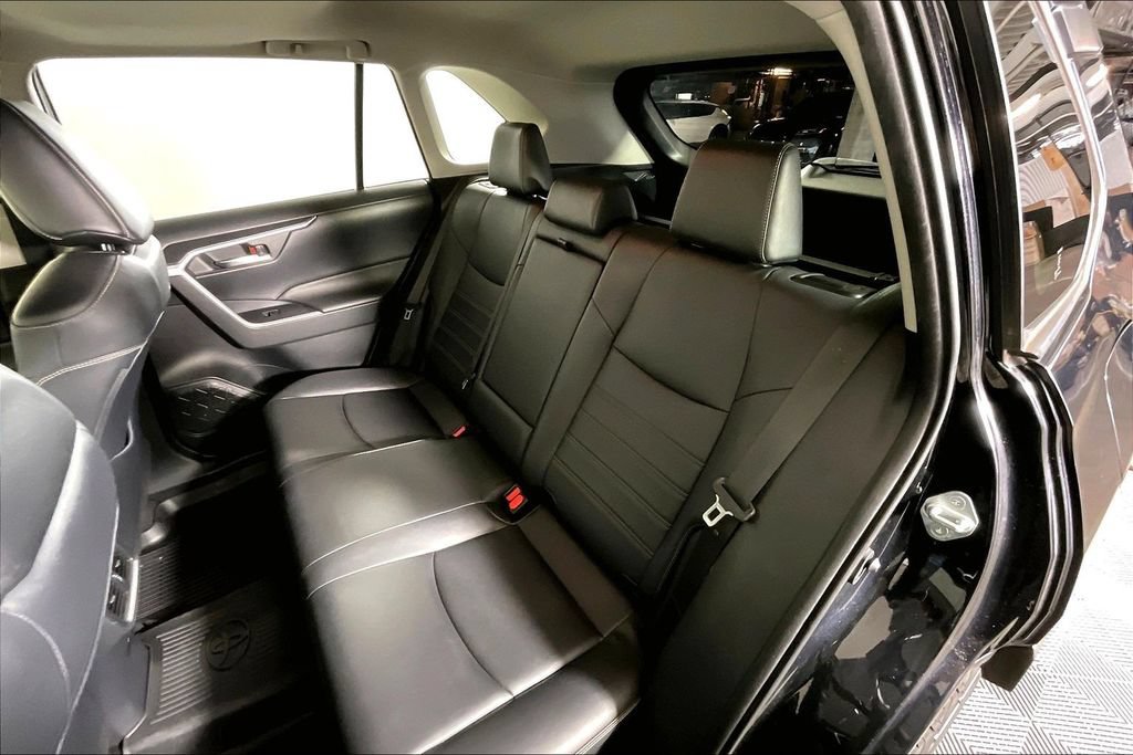 Used 2019 Toyota RAV4 XLE Premium w/ Cold Weather Package AWD/4WD image 25