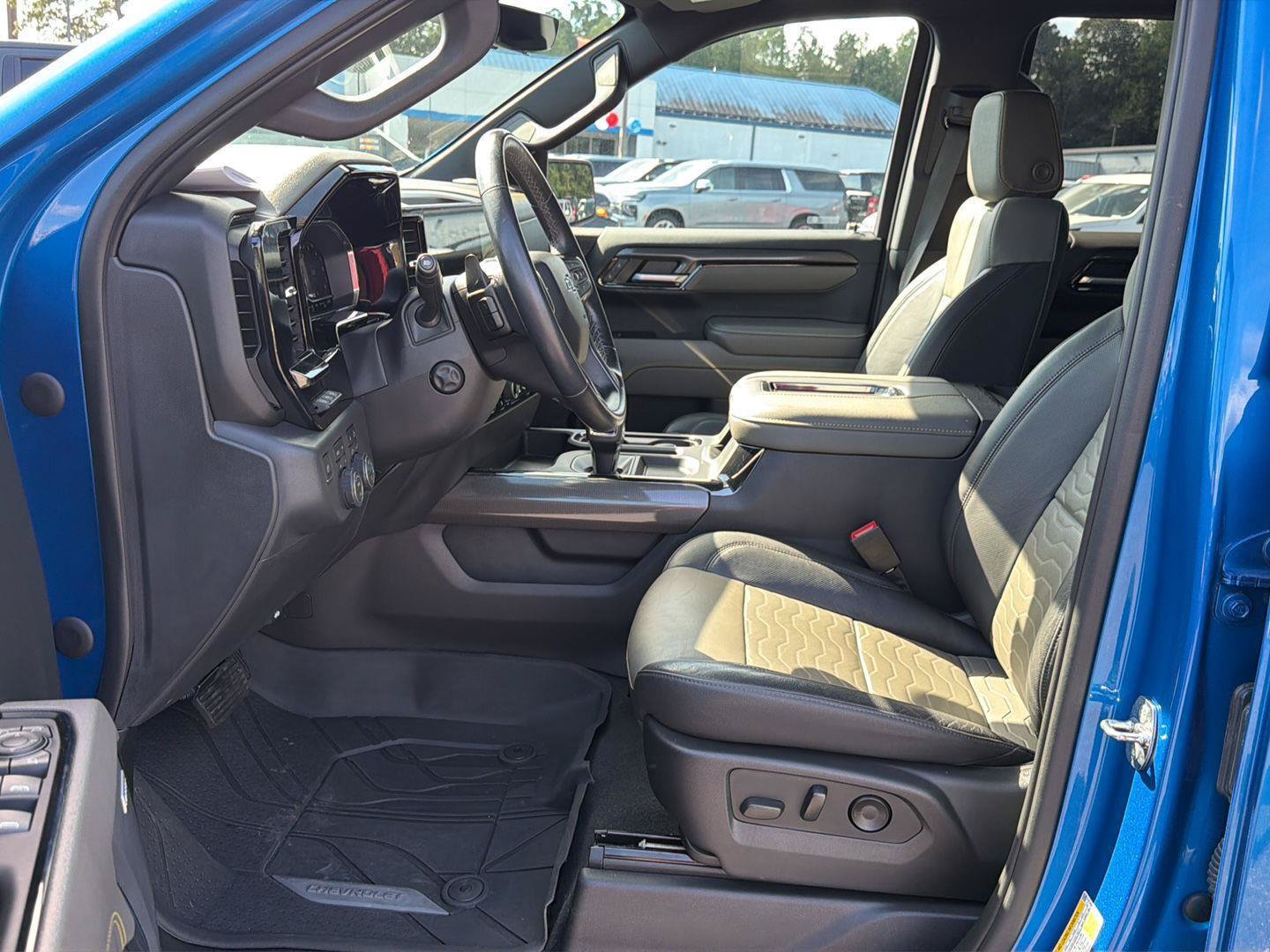 Used 2022 Chevrolet Silverado 1500 ZR2 w/ Technology Package AWD/4WD image 10