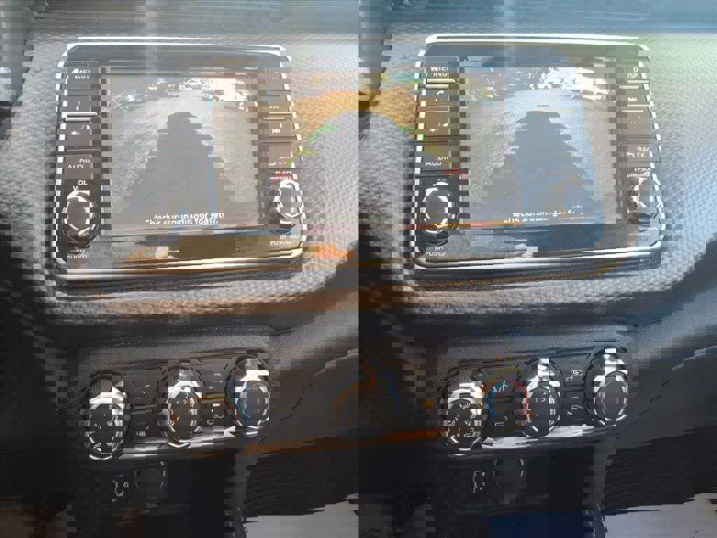 Used 2019 Nissan Kicks S image 23