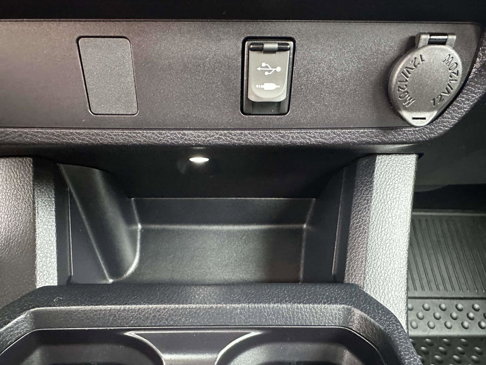 Used 2018 Toyota Tacoma SR image 7