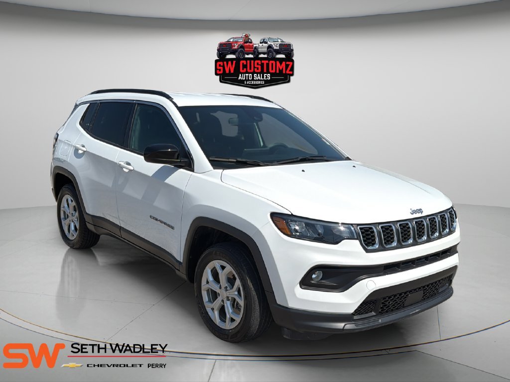 Used 2024 Jeep Compass Latitude AWD/4WD image 1