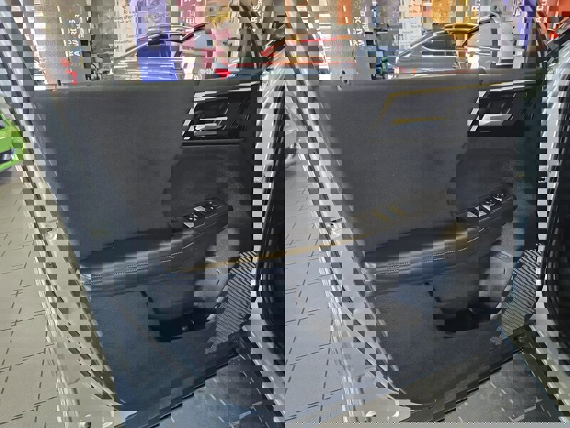 Used 2024 Mitsubishi Outlander ES image 7