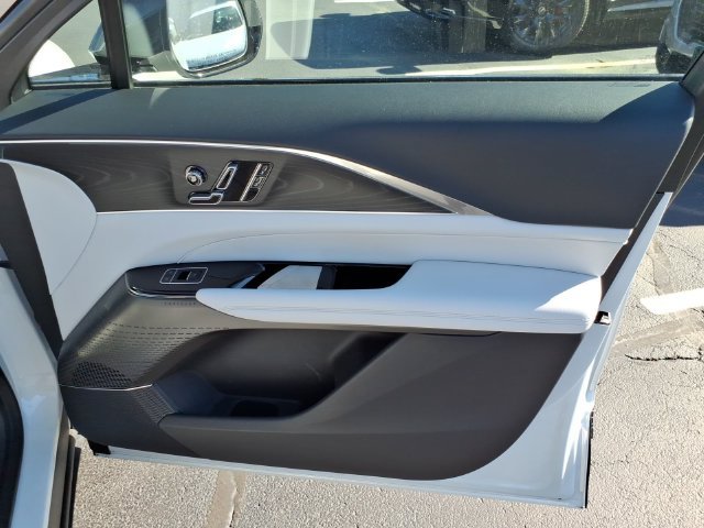 Used 2024 Cadillac Lyriq Luxury AWD/4WD image 24