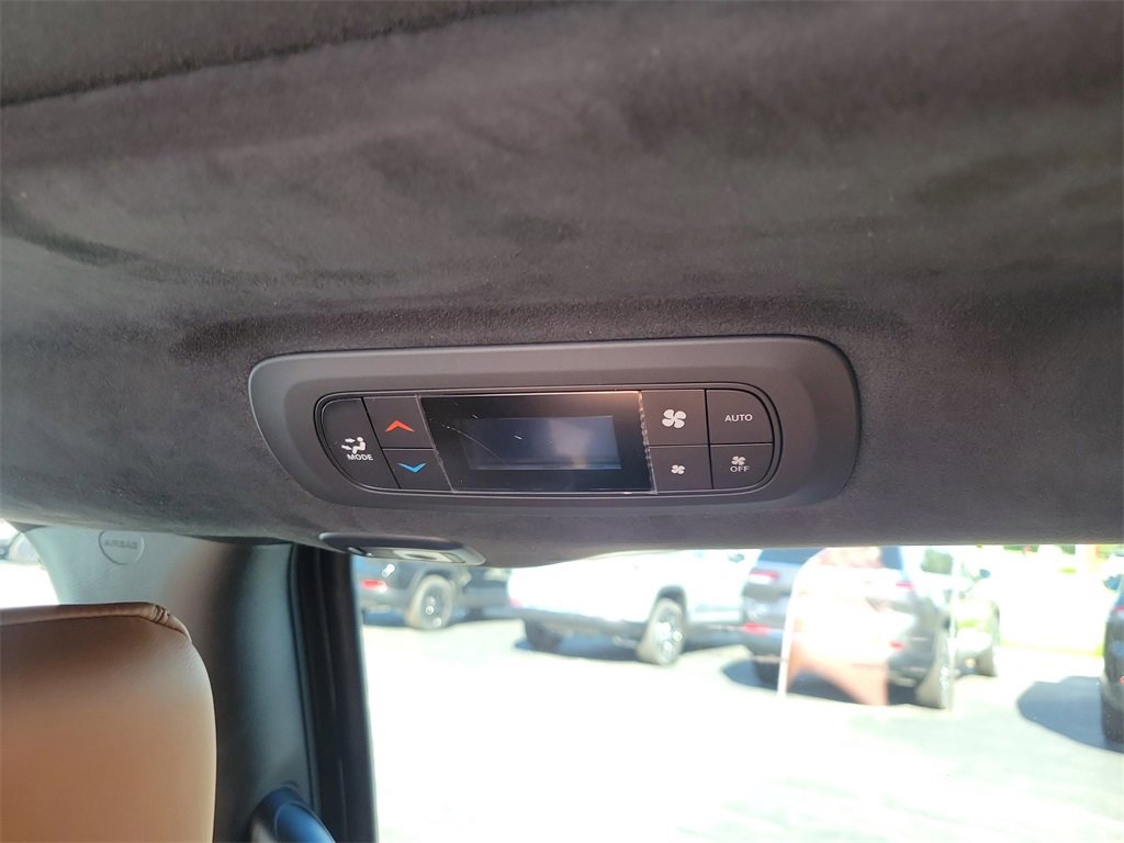 New 2026 Chrysler Pacifica Pinnacle image 15