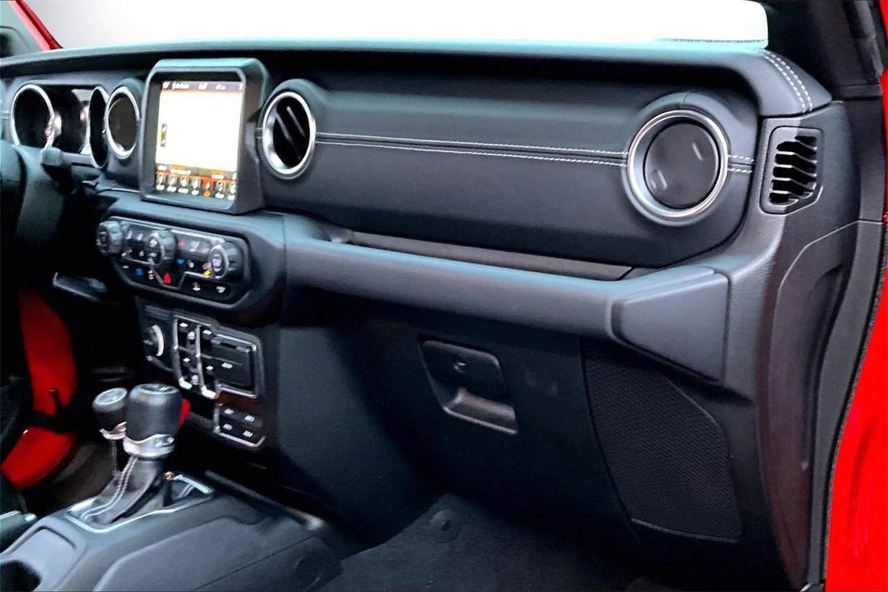 Used 2023 Jeep Wrangler Unlimited Sahara w/ Cold Weather Group image 19