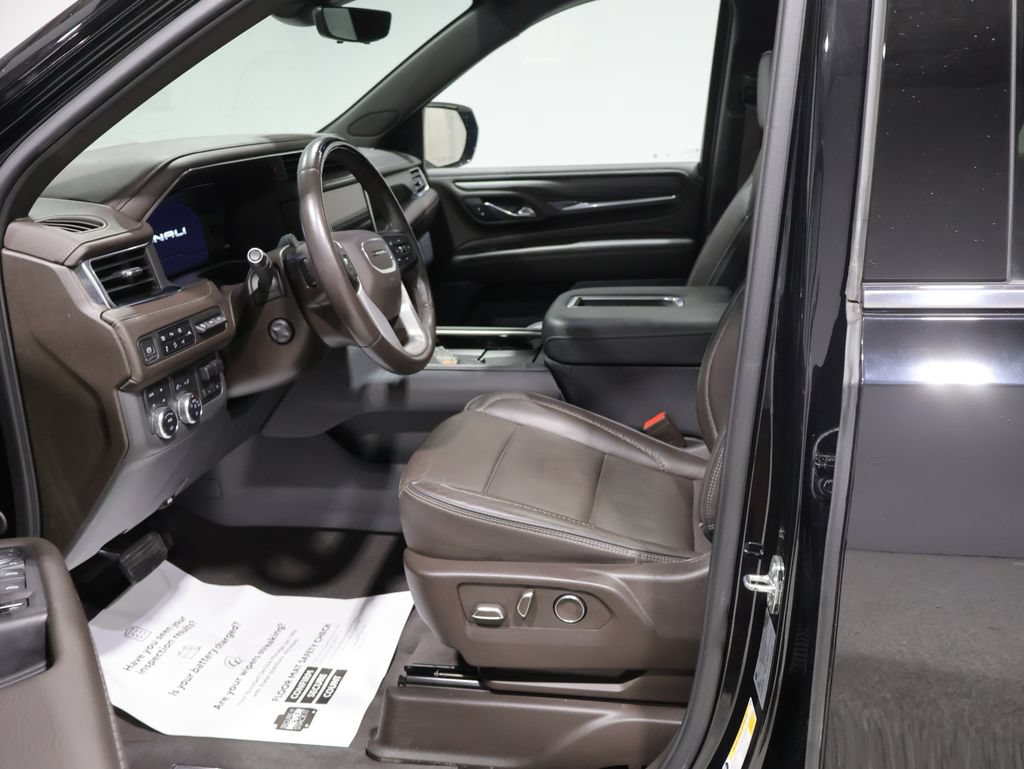 Used 2024 GMC Yukon XL Denali w/ Denali Reserve Package AWD/4WD image 11