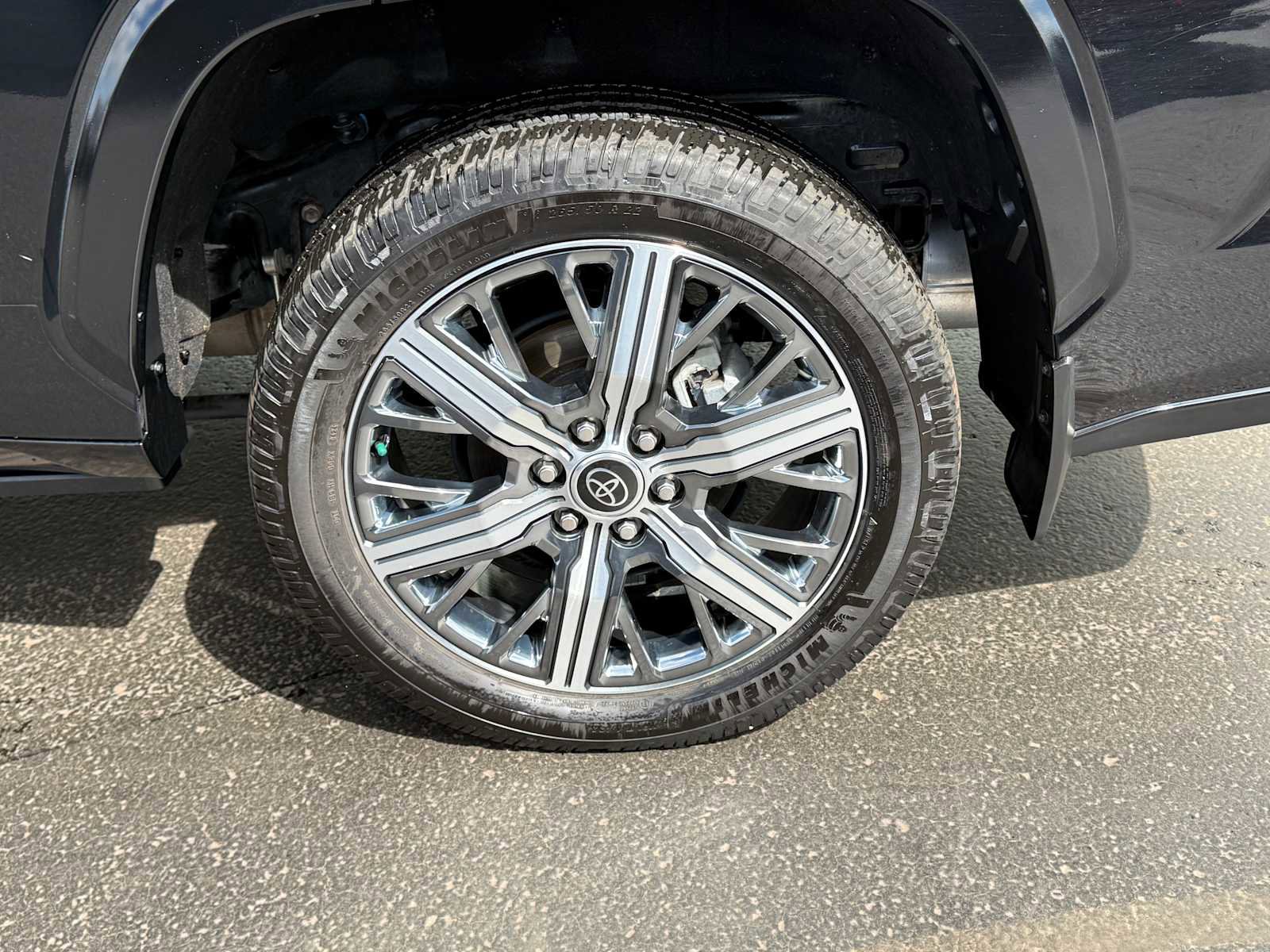 Used 2023 Toyota Sequoia Capstone AWD/4WD image 7