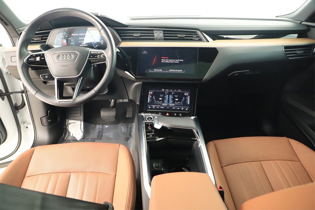 Used 2024 Audi Q8 e-tron Premium Plus w/ Premium Plus Package image 18