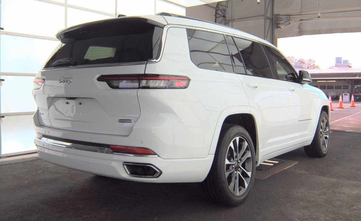 Used 2024 Jeep Grand Cherokee L Overland w/ Rear Seat Video Group I image 4