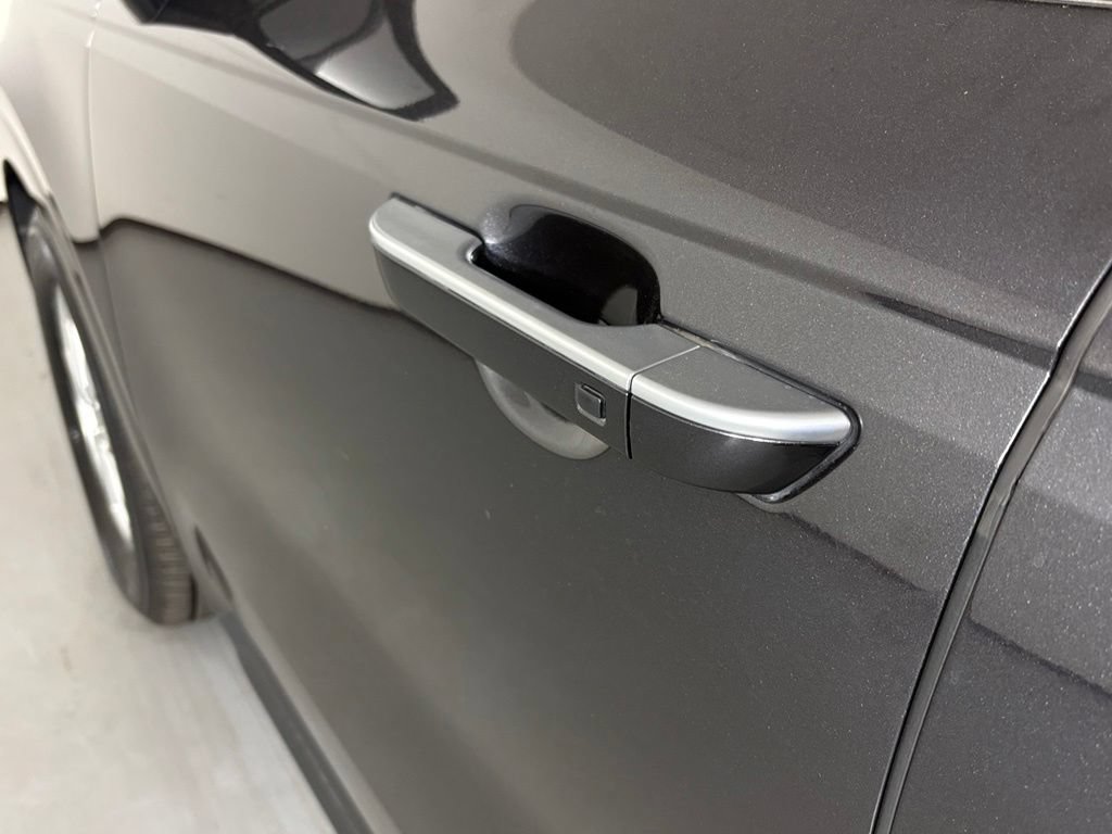 Used 2022 Kia Carnival LX FWD image 11