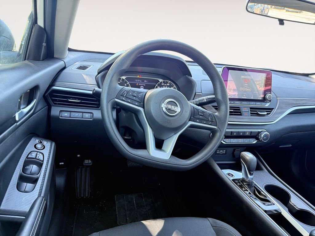 Used 2025 Nissan Altima 2.5 SV image 12
