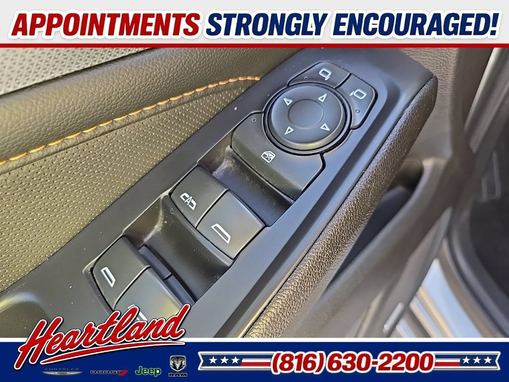 Used 2021 Chevrolet Traverse Premier AWD/4WD image 32