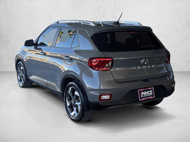 Used 2023 Hyundai Venue SEL FWD image 3